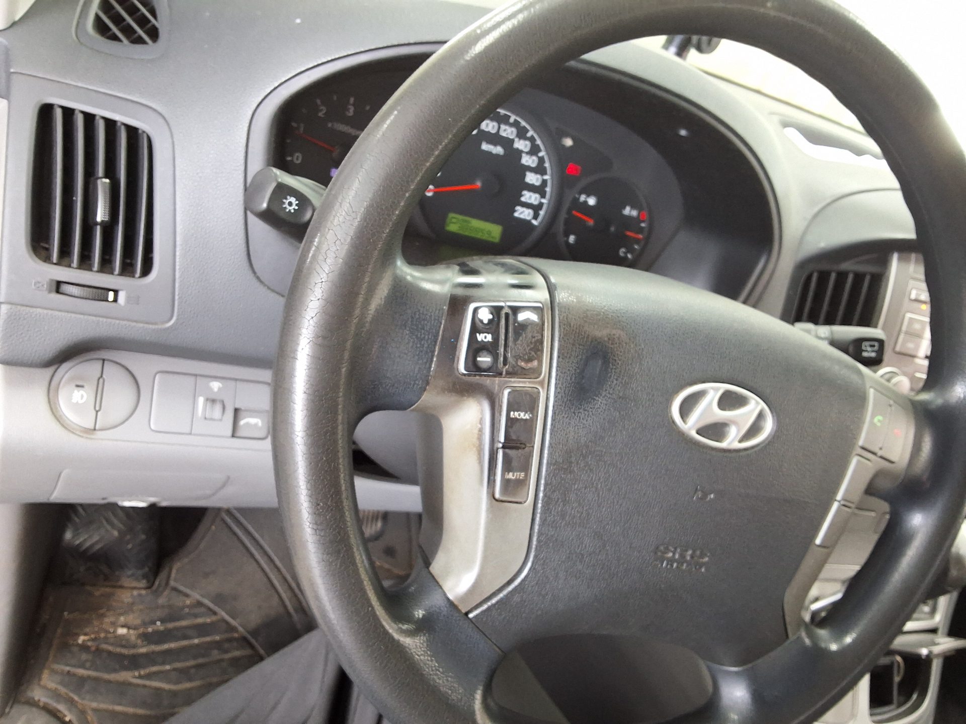2012 - hyundai grand starex