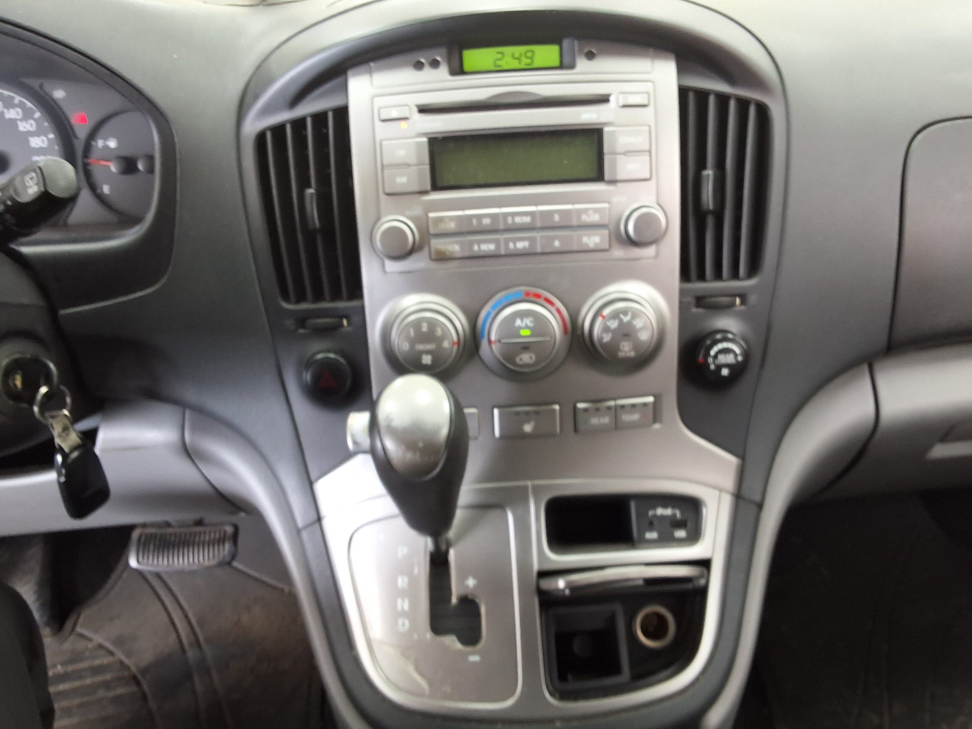 2012 - hyundai grand starex