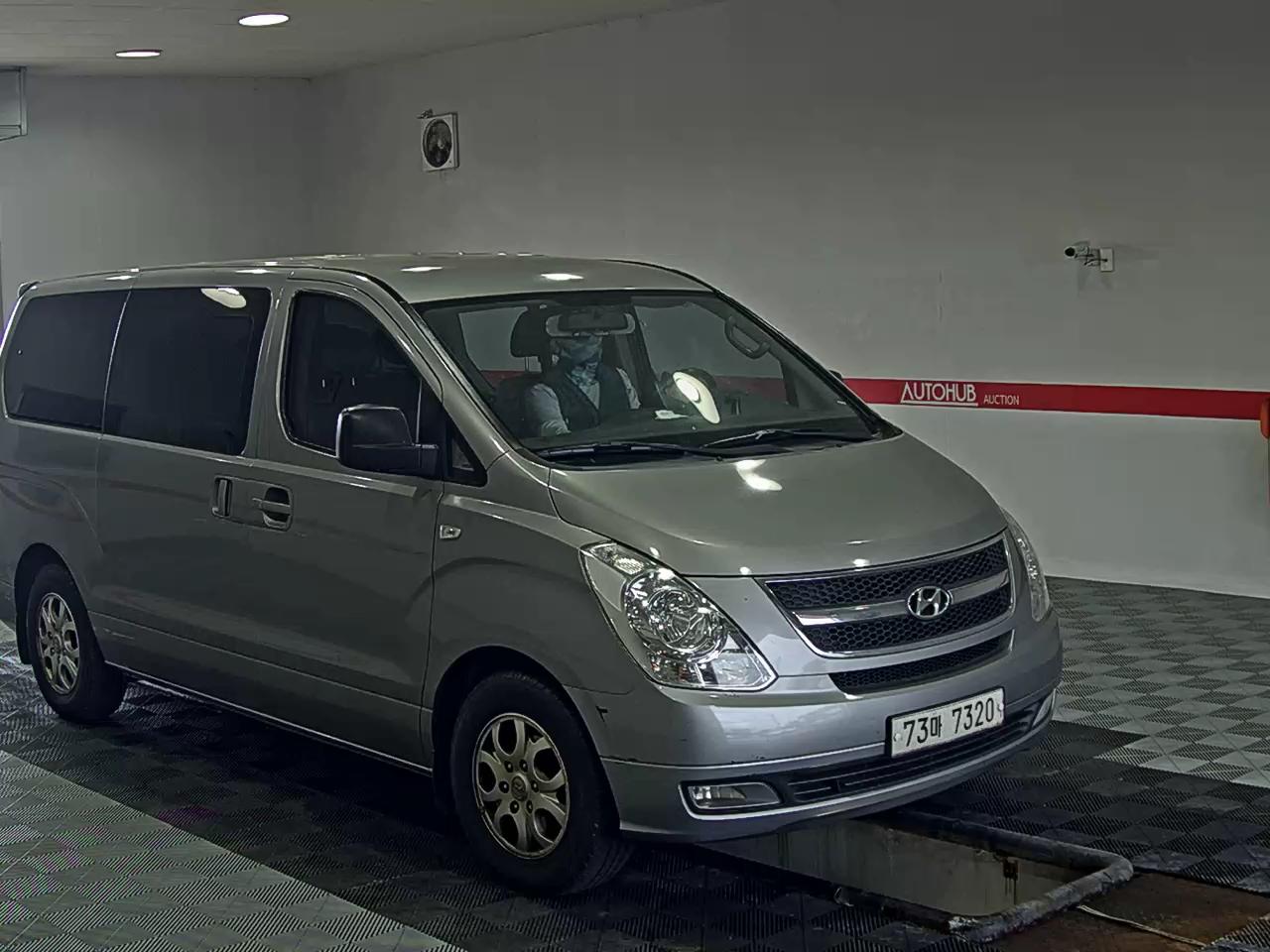 2012 - hyundai grand starex