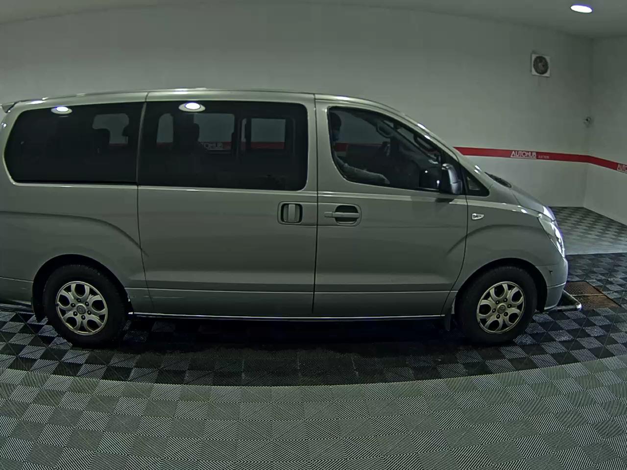 2012 - hyundai grand starex