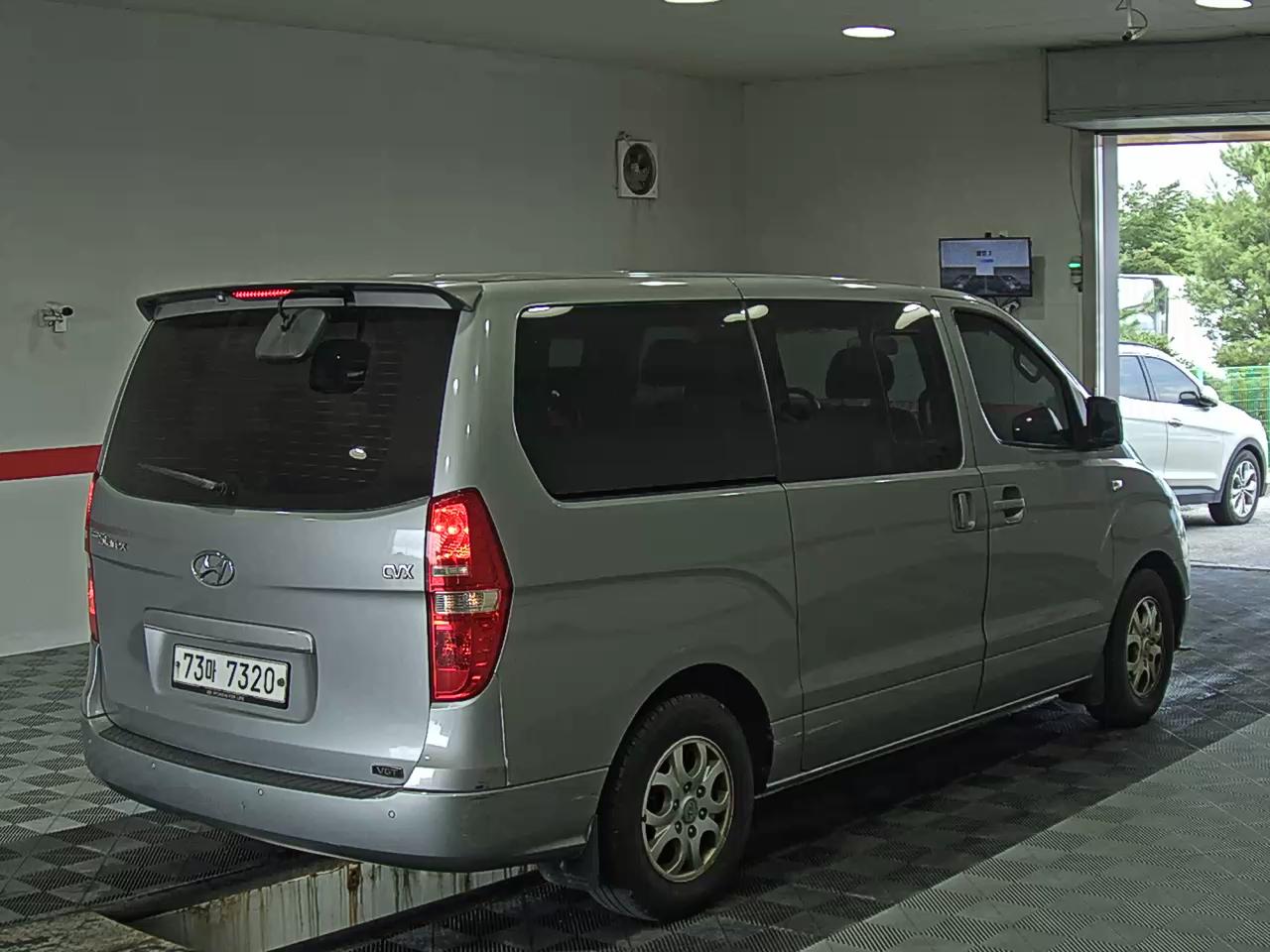 2012 - hyundai grand starex