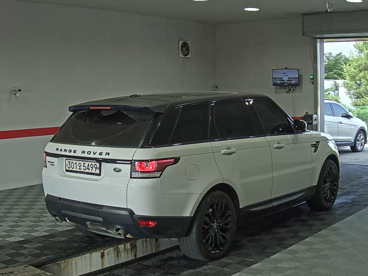 2016 - land rover range rover