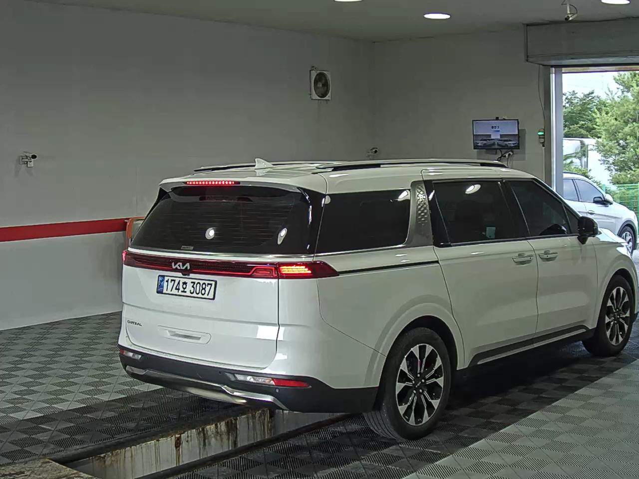 2023 - kia carnival