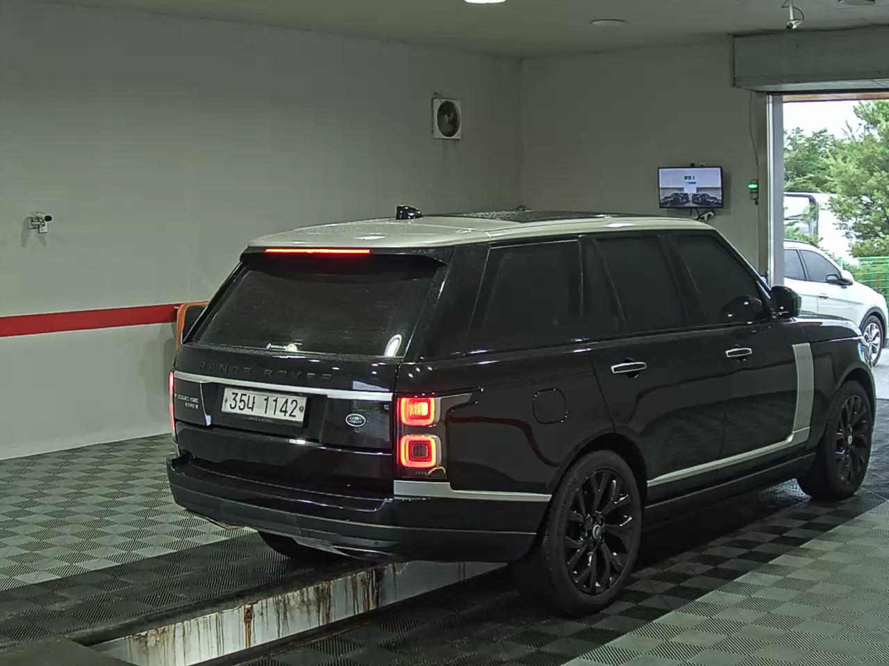 2018 - land rover range rover