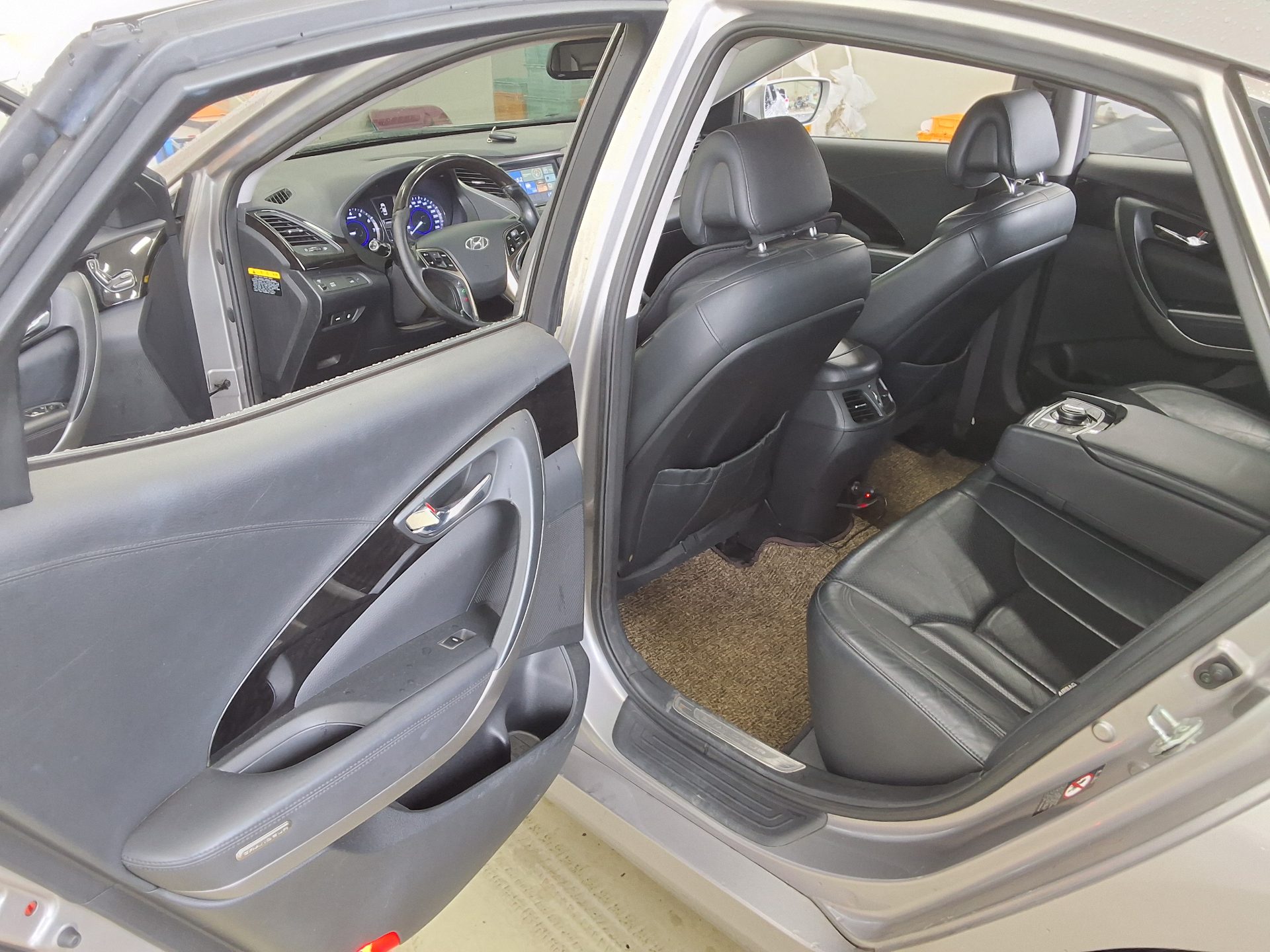 2012 - hyundai grandeur