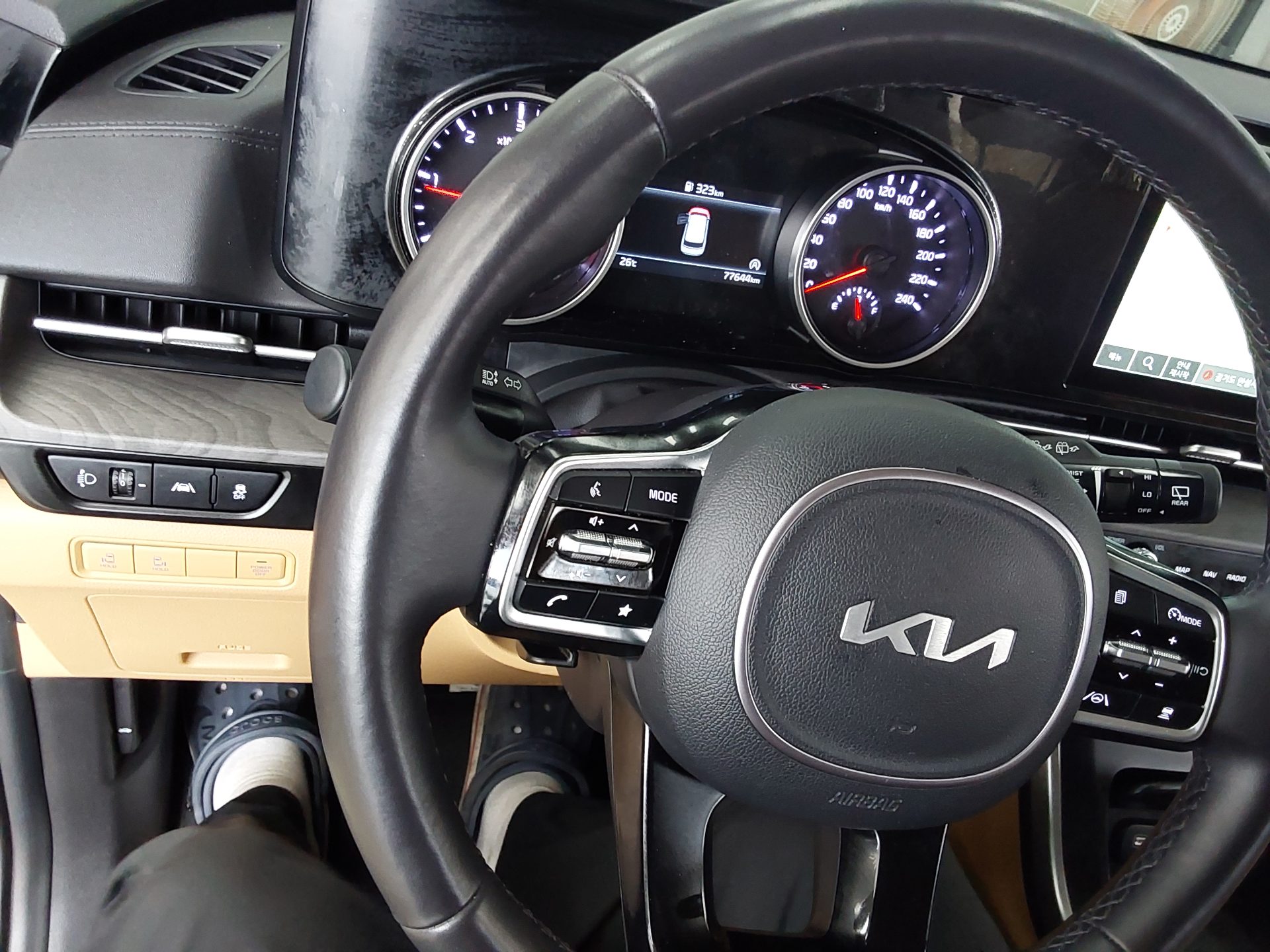 2023 - kia carnival