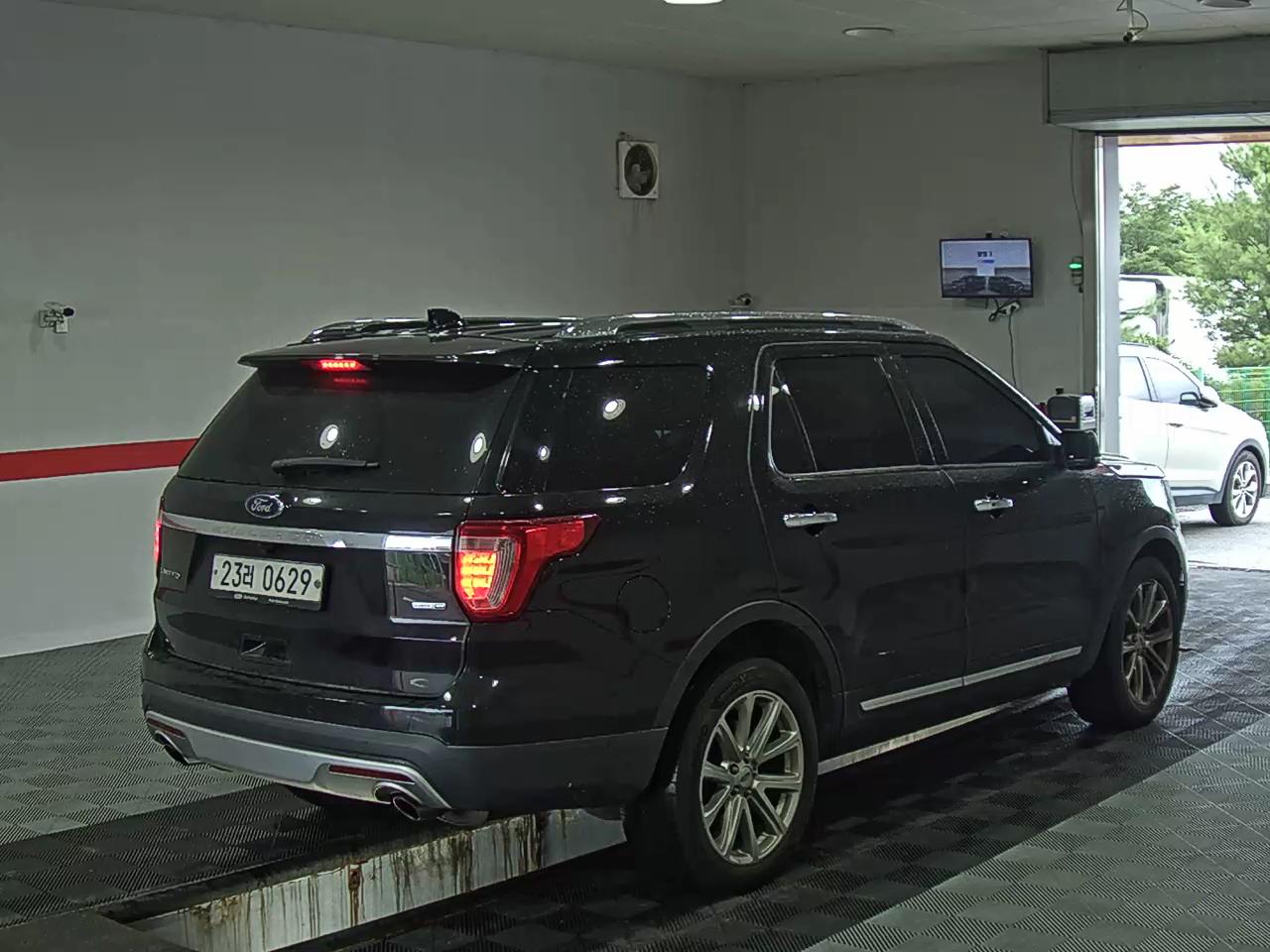 2016 - ford explorer
