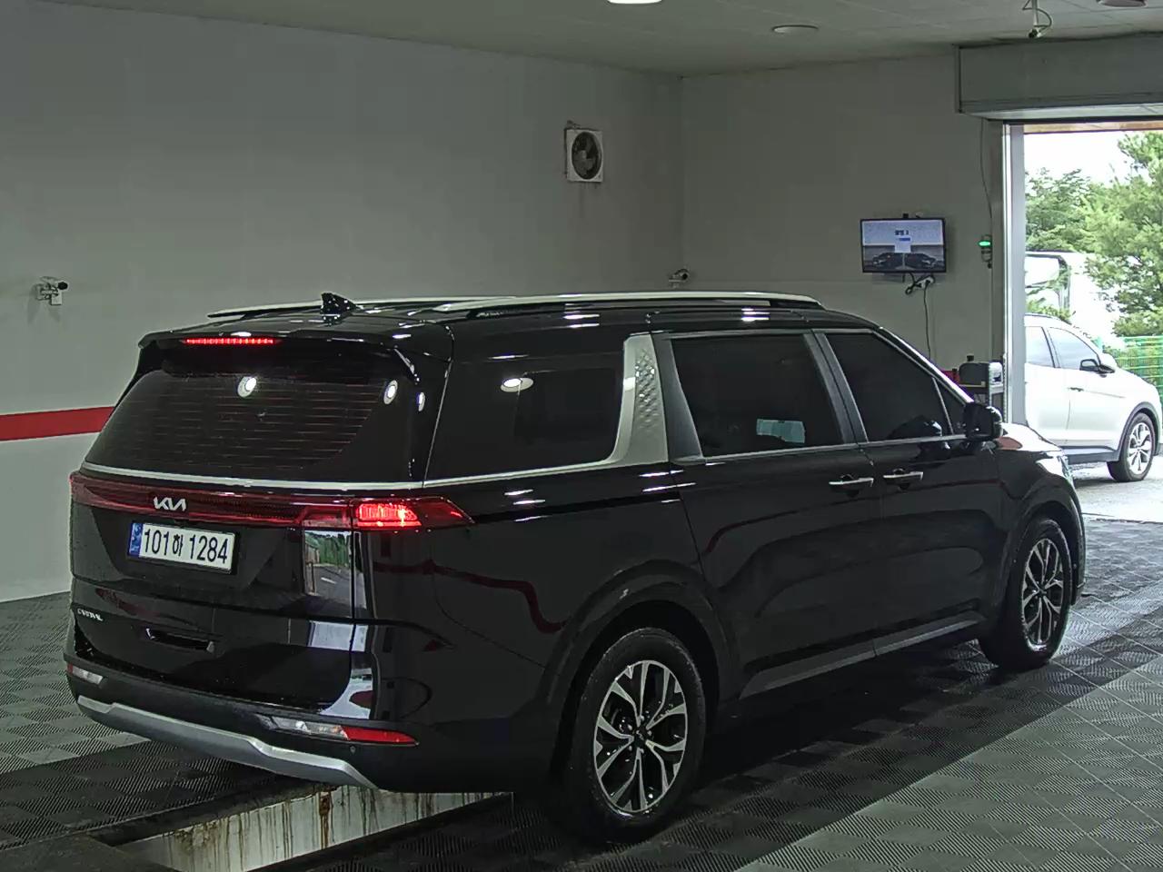 2023 - kia carnival