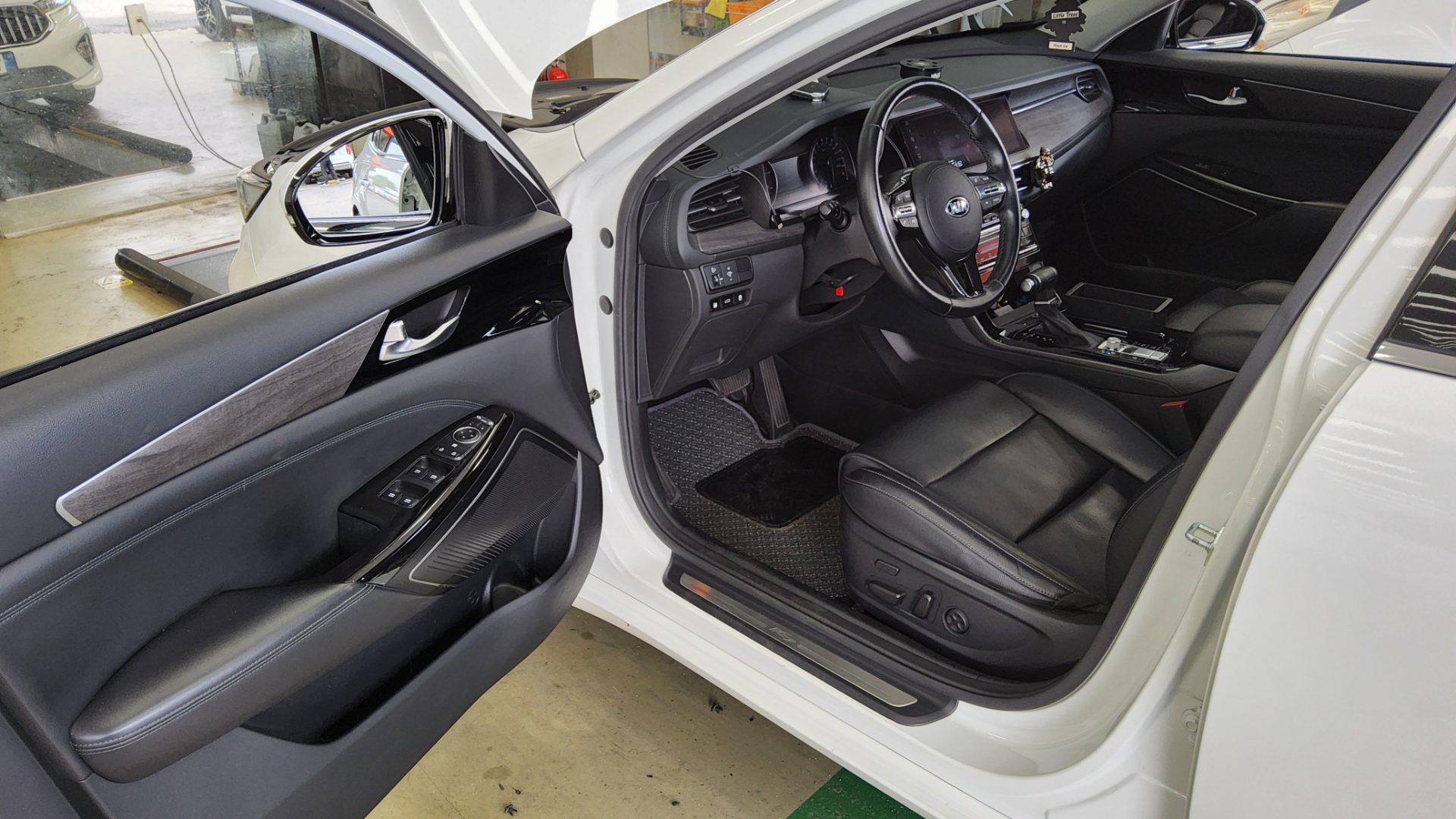 2021 - kia k7