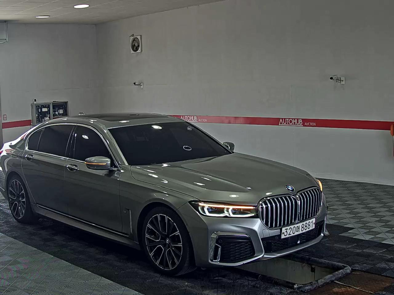 2021 - bmw m7