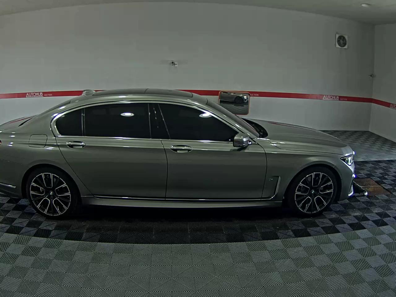 2021 - bmw m7