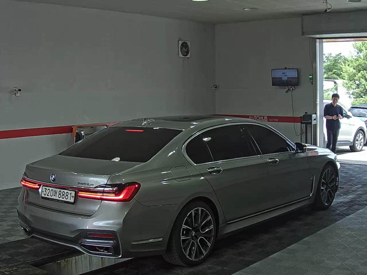 2021 - bmw m7