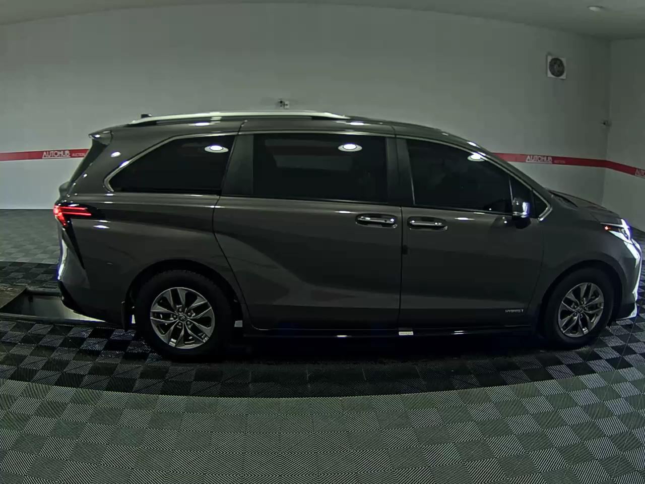 2021 - toyota sienna