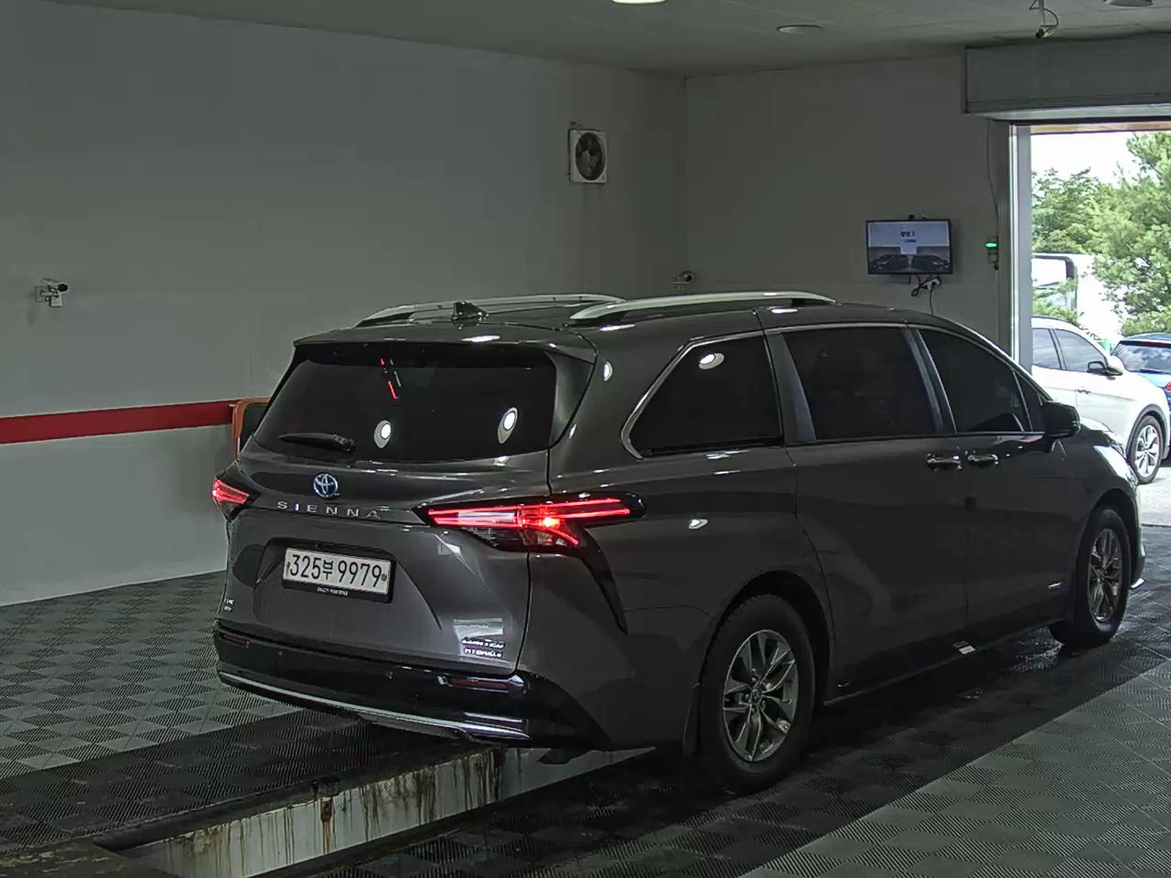 2021 - toyota sienna