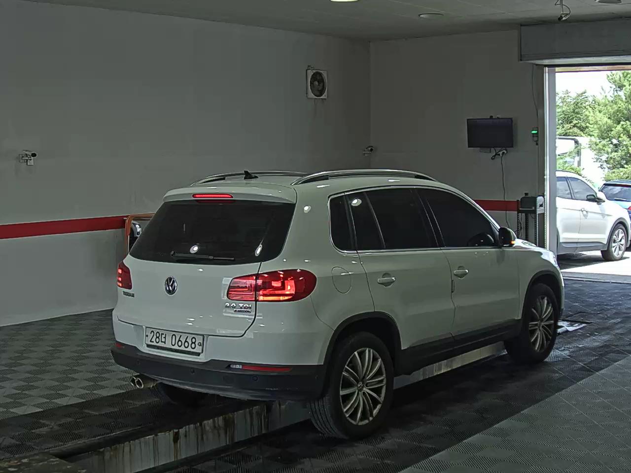 2016 - volkswagen tiguan