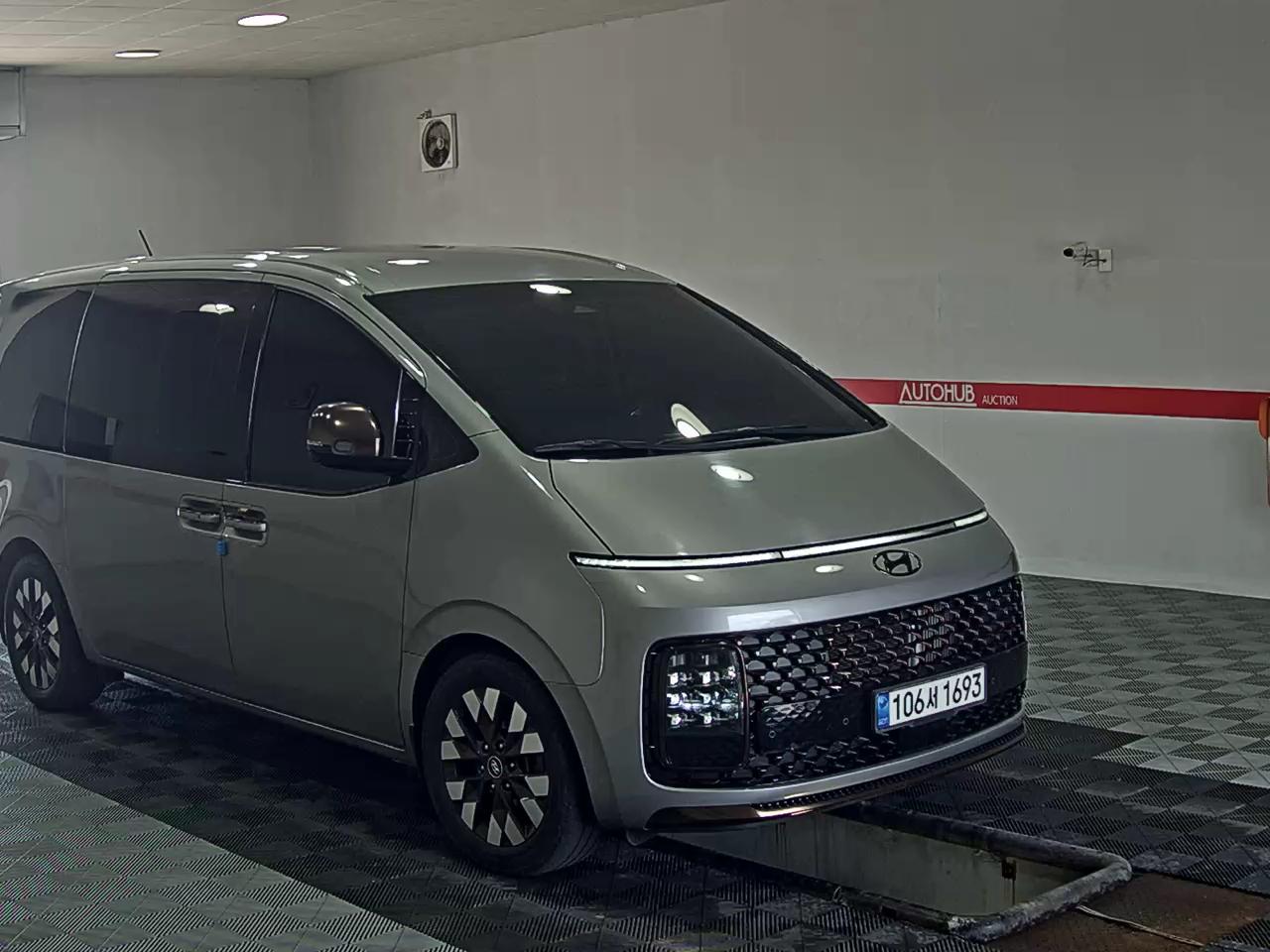 2022 - hyundai staria