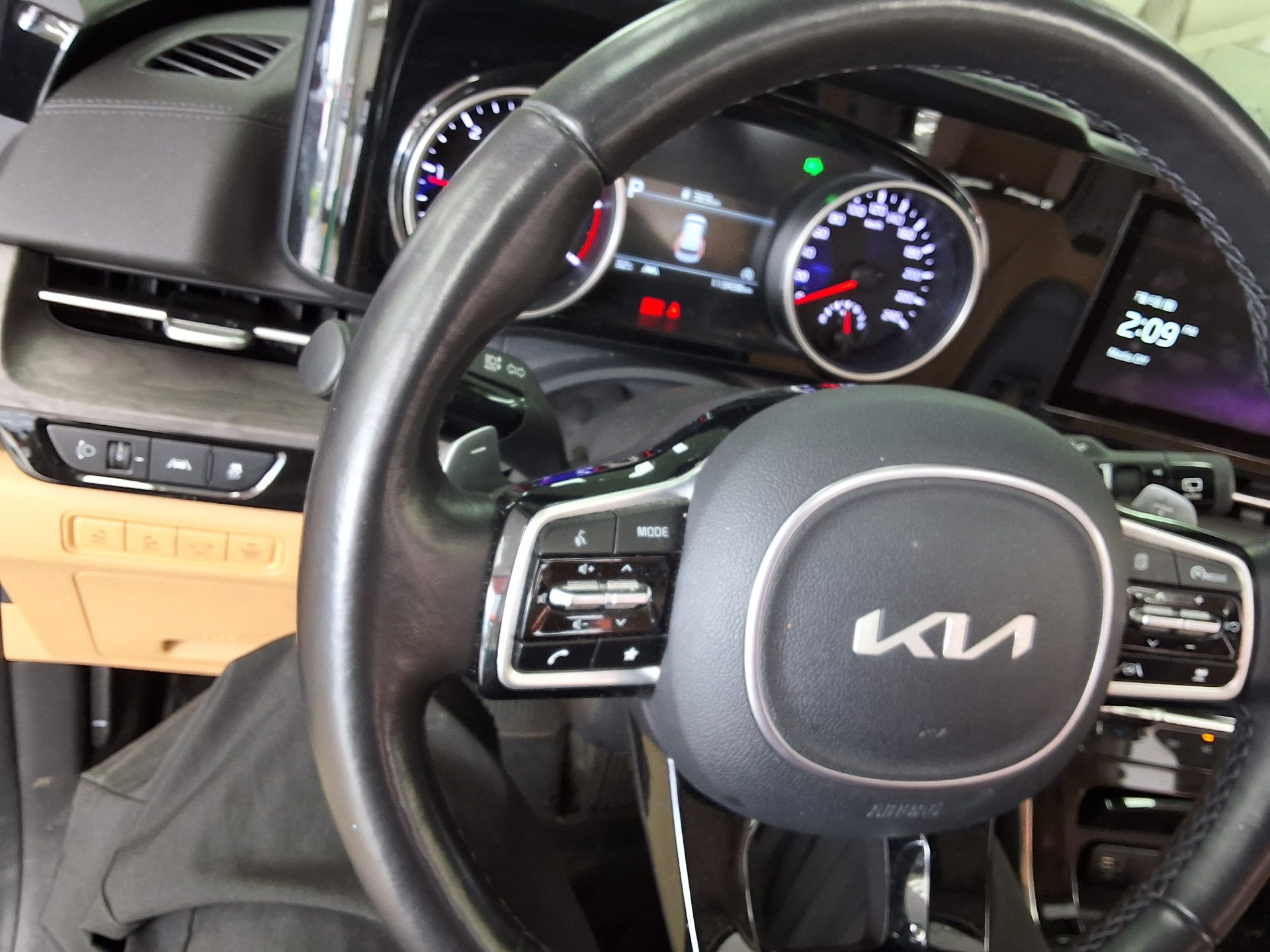 2023 - kia carnival