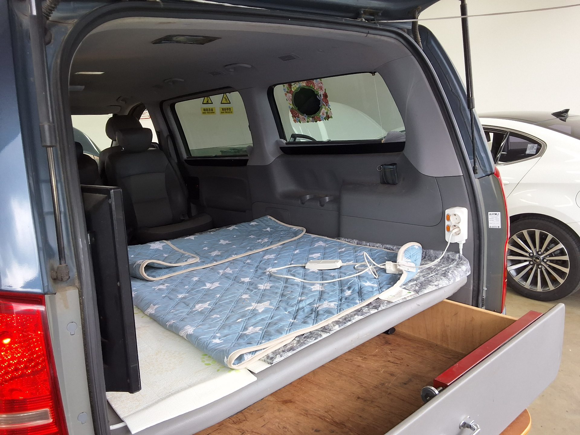 2012 - hyundai grand starex