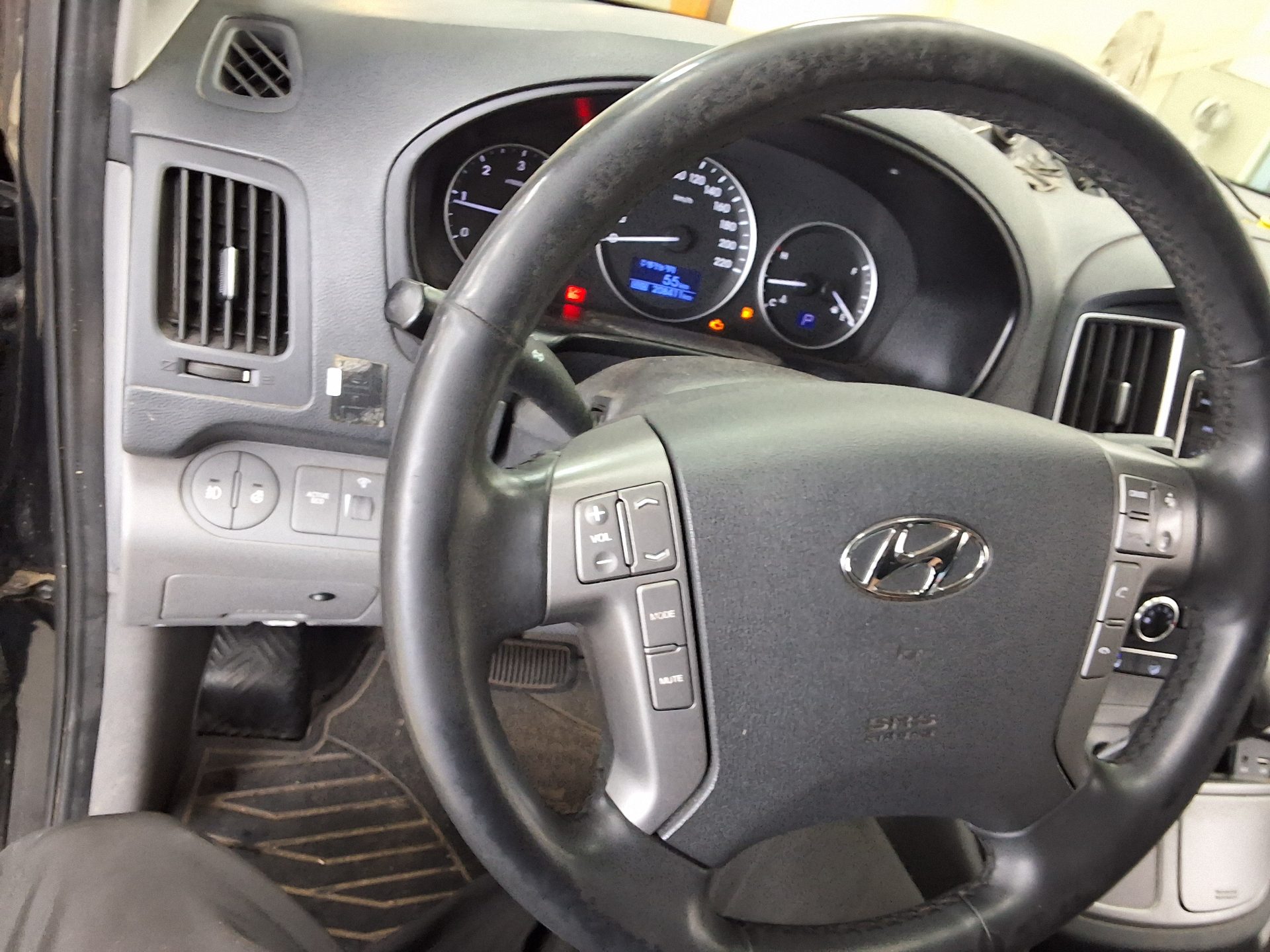 2019 - hyundai grand starex