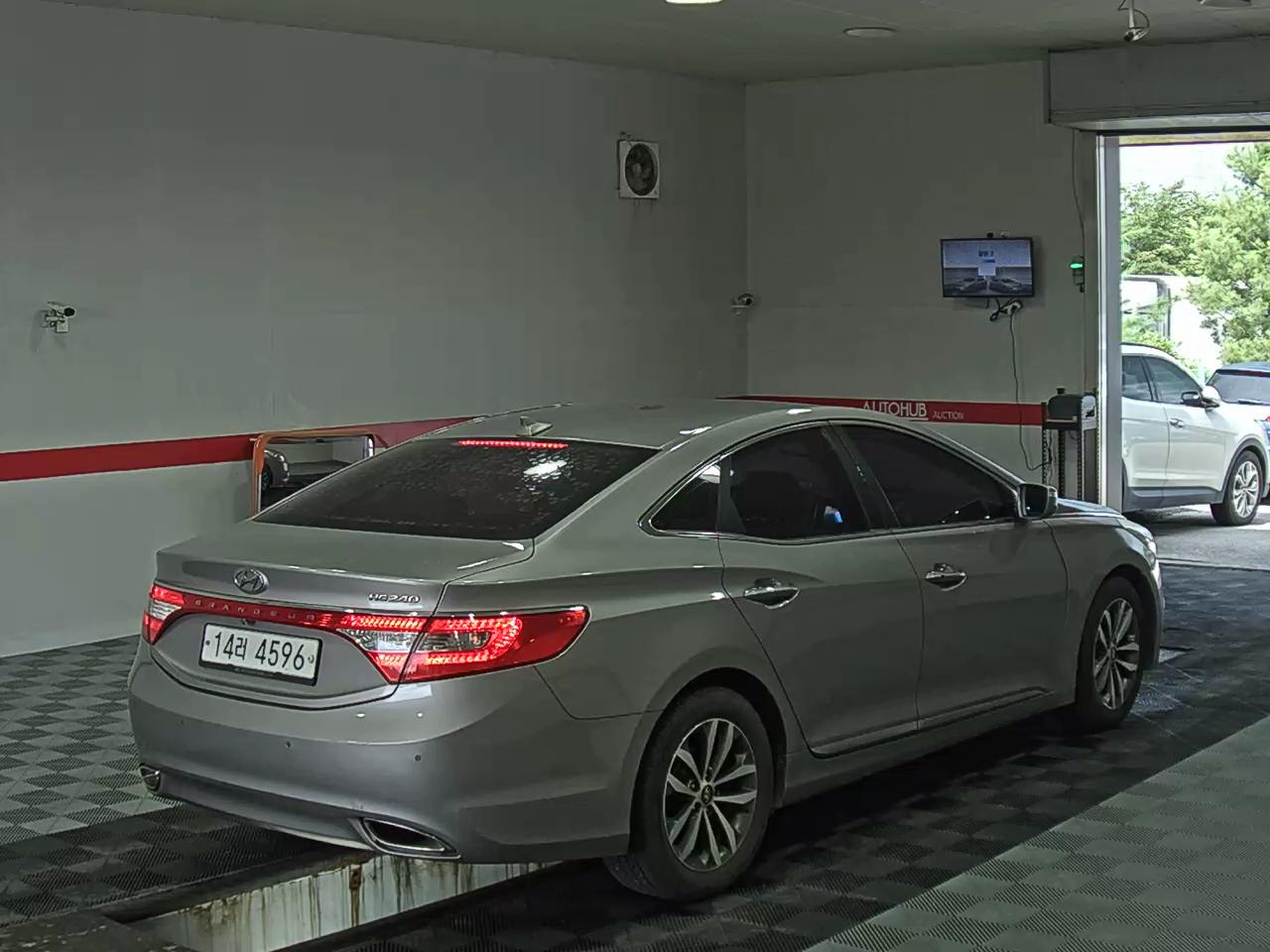 2011 - hyundai grandeur