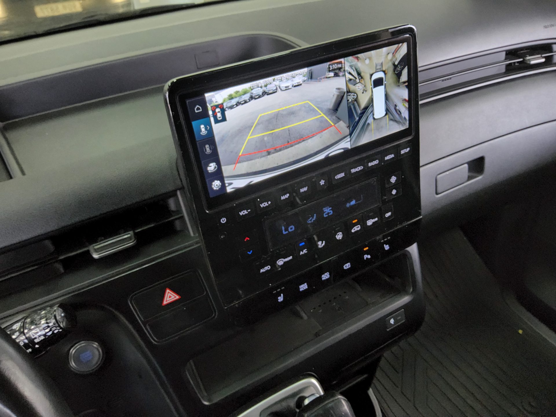 2022 - hyundai staria