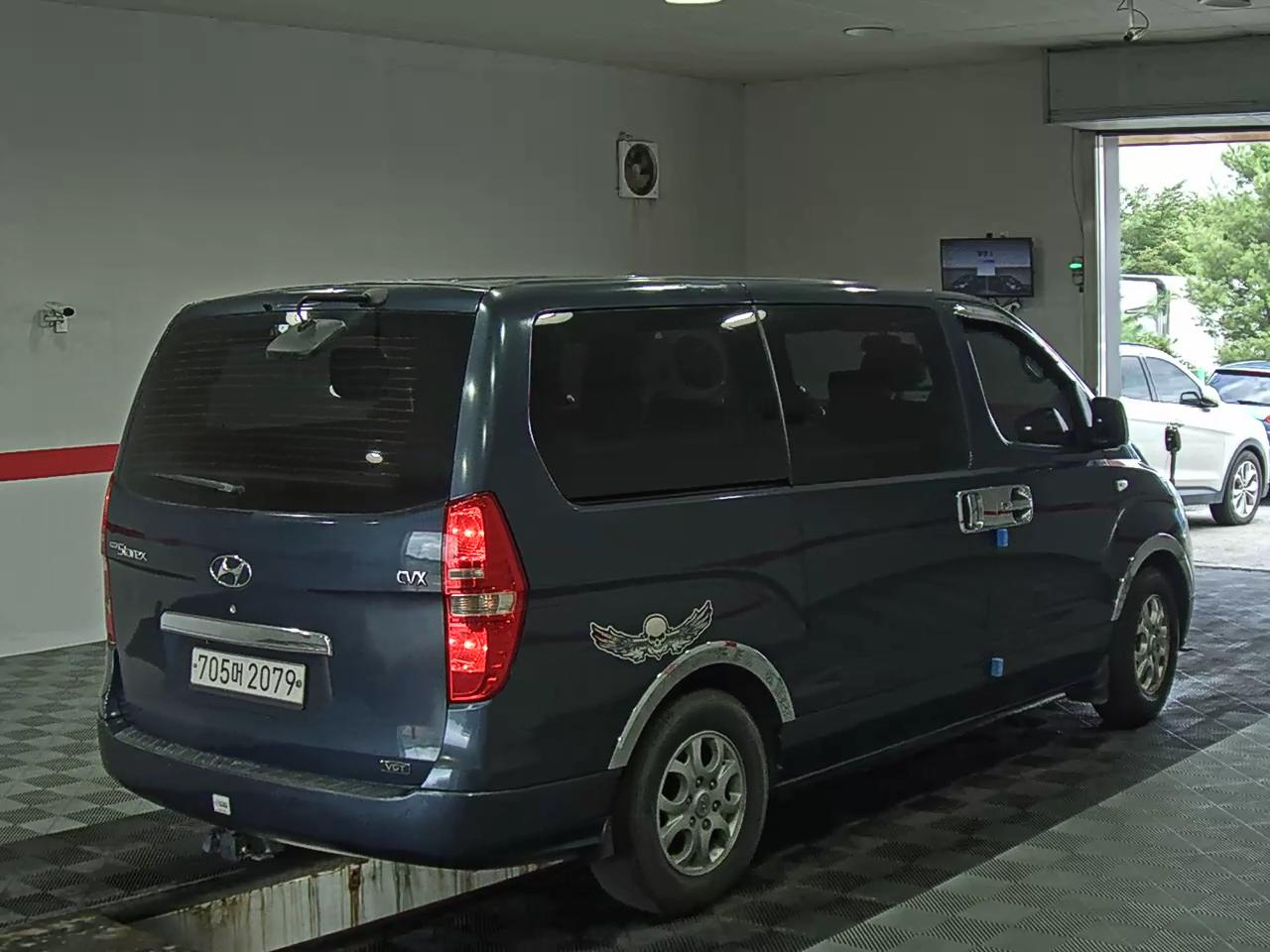 2012 - hyundai grand starex