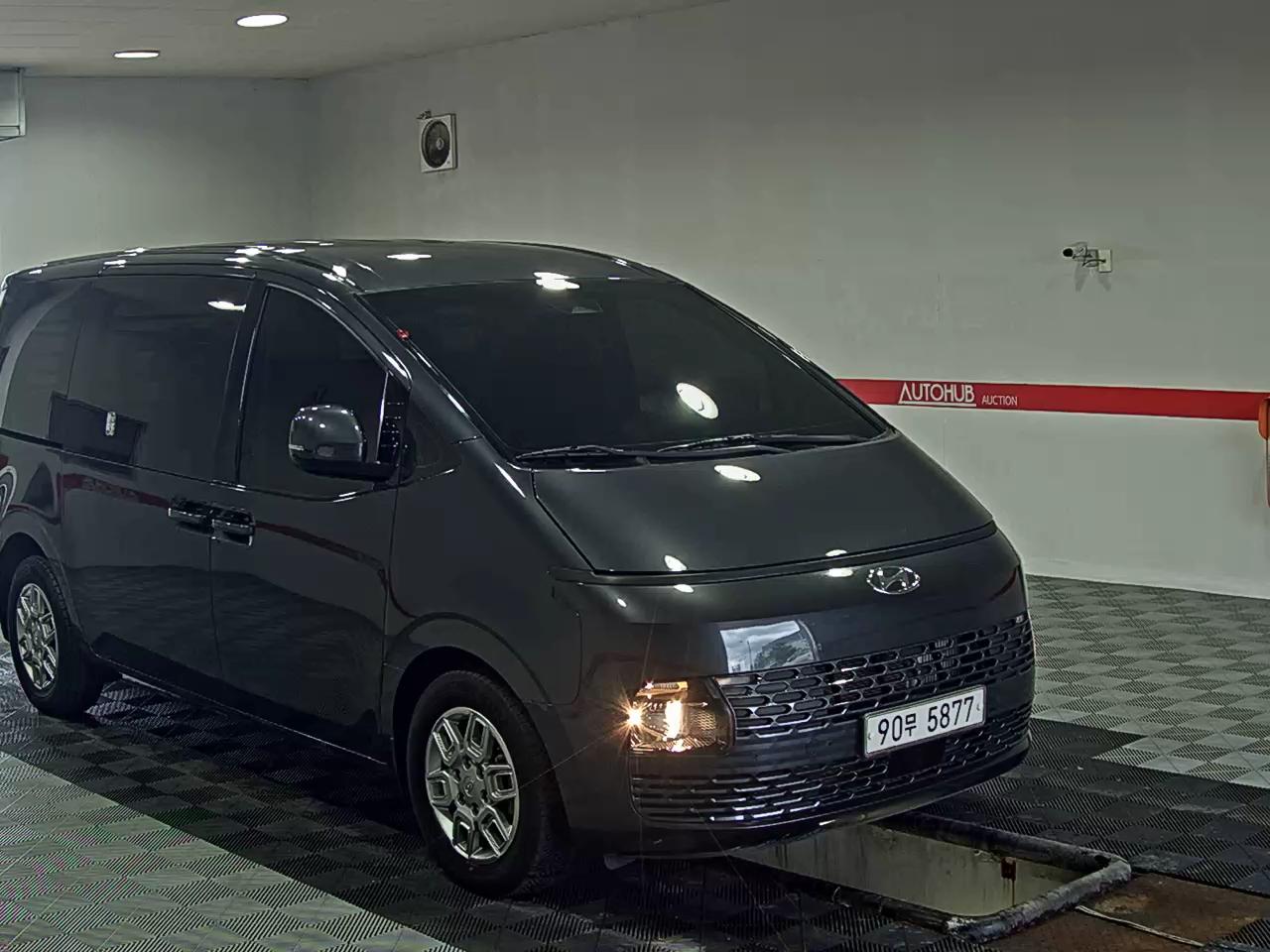 2022 - hyundai staria