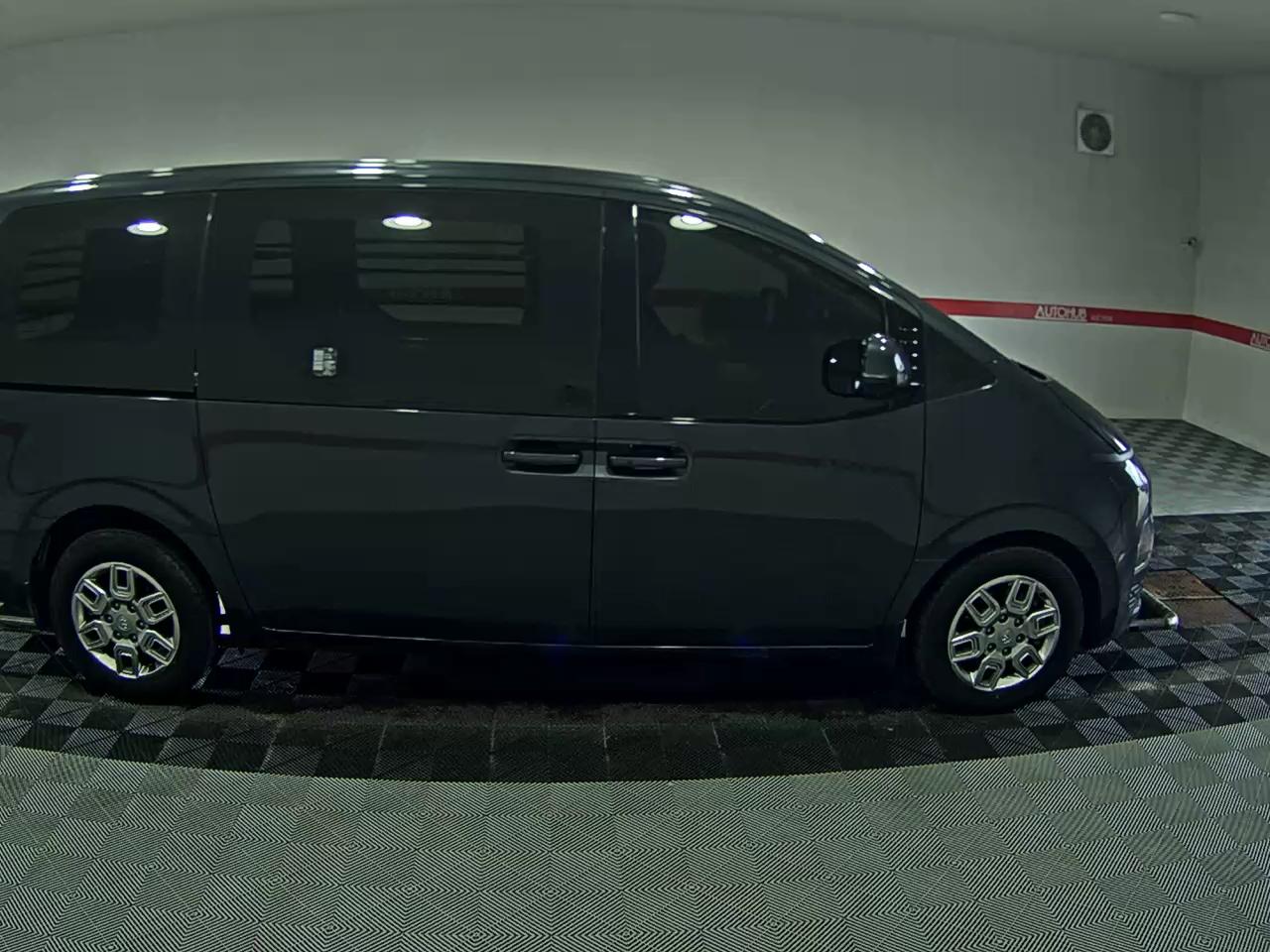 2022 - hyundai staria