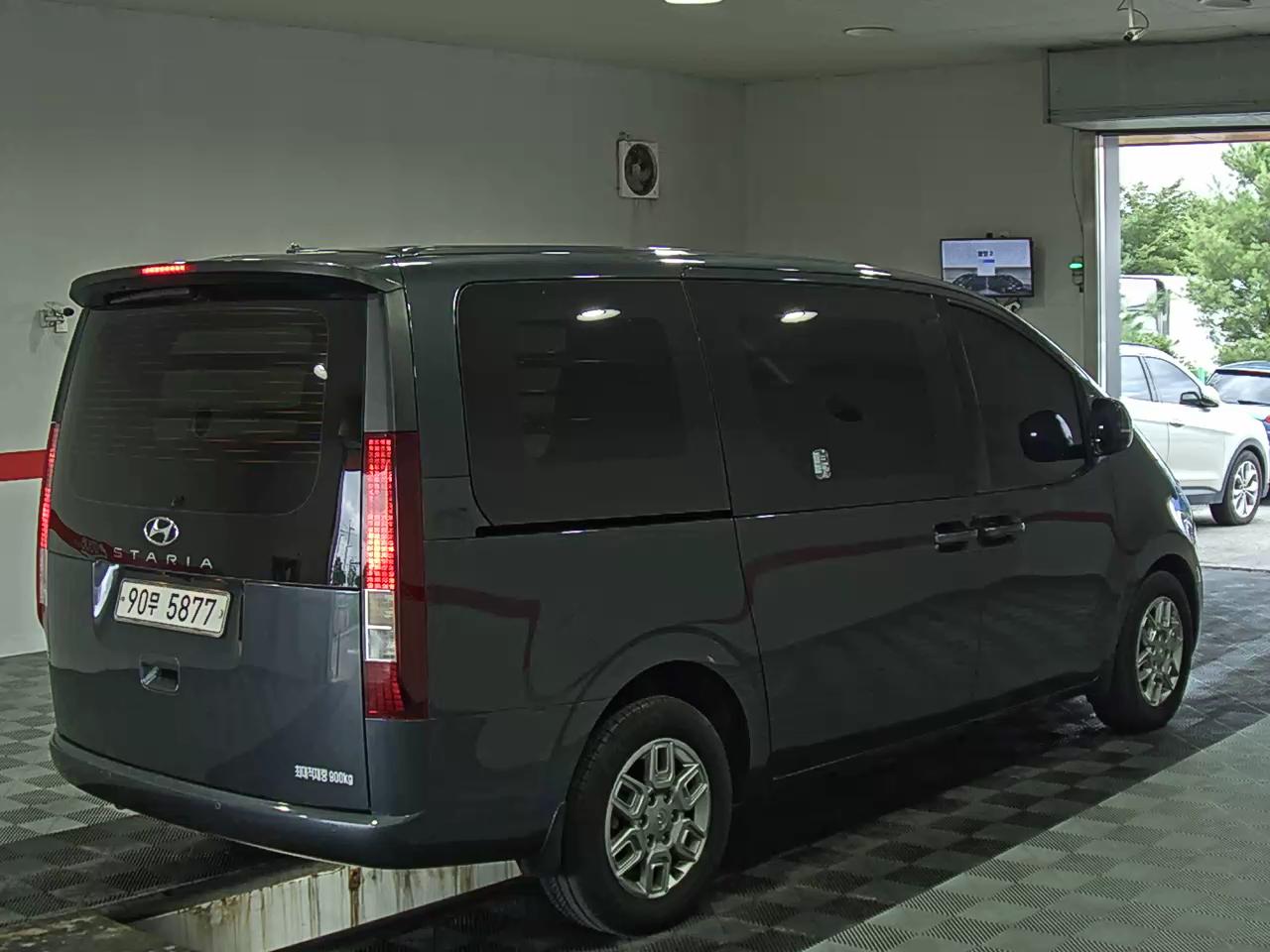 2022 - hyundai staria