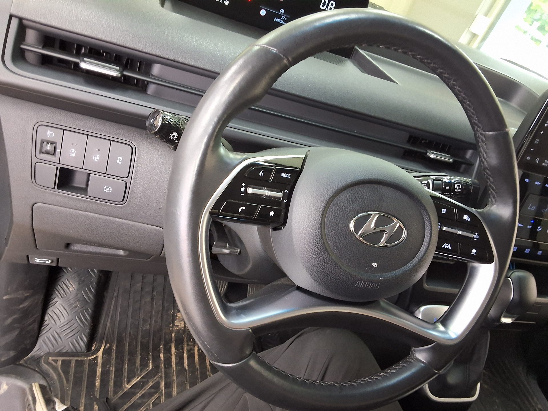 2022 - hyundai staria