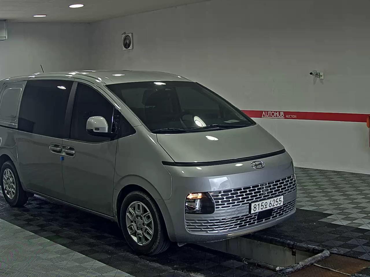2022 - hyundai staria