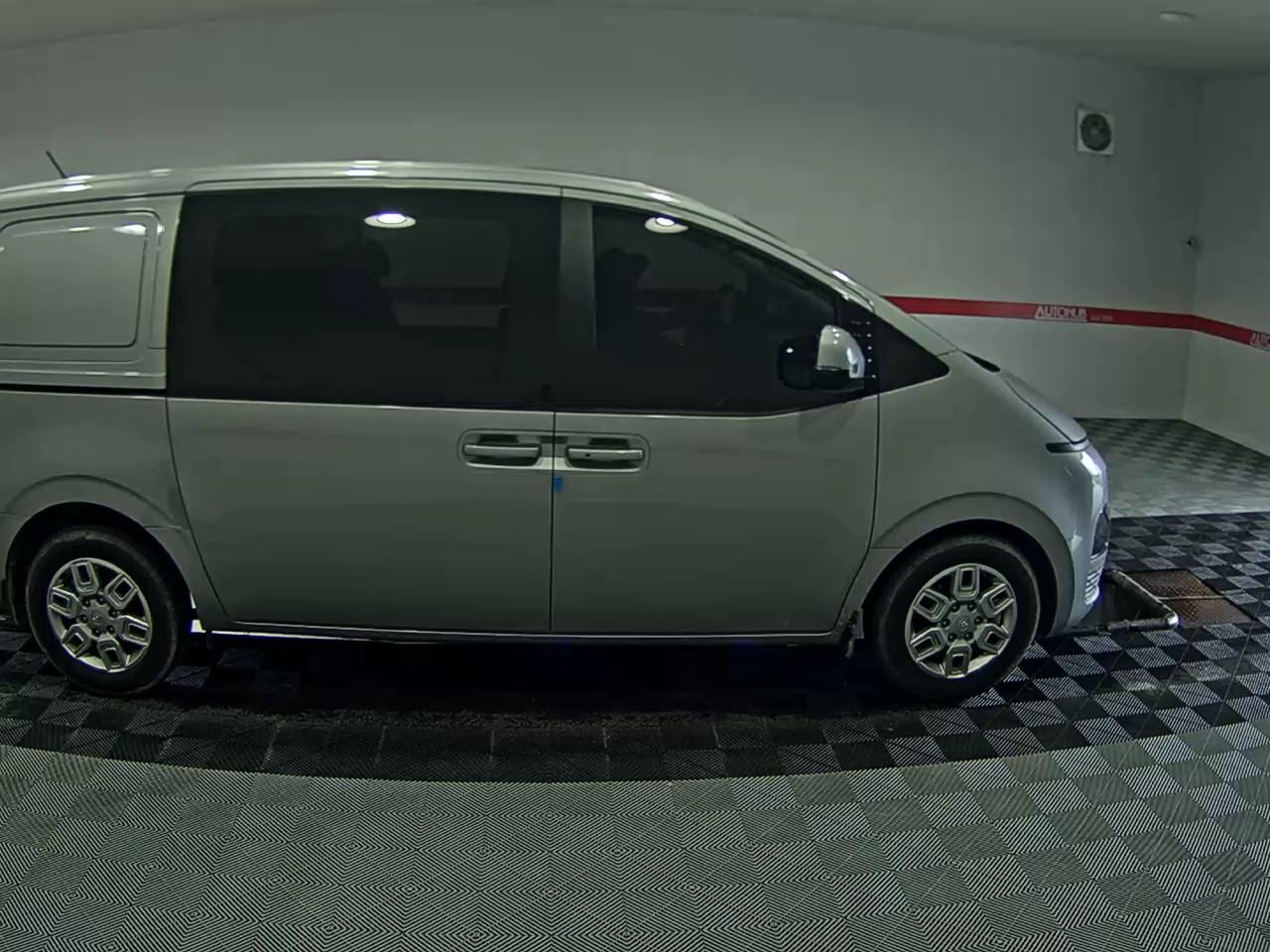 2022 - hyundai staria