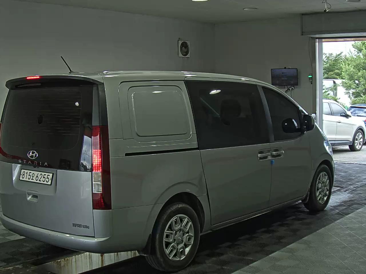 2022 - hyundai staria
