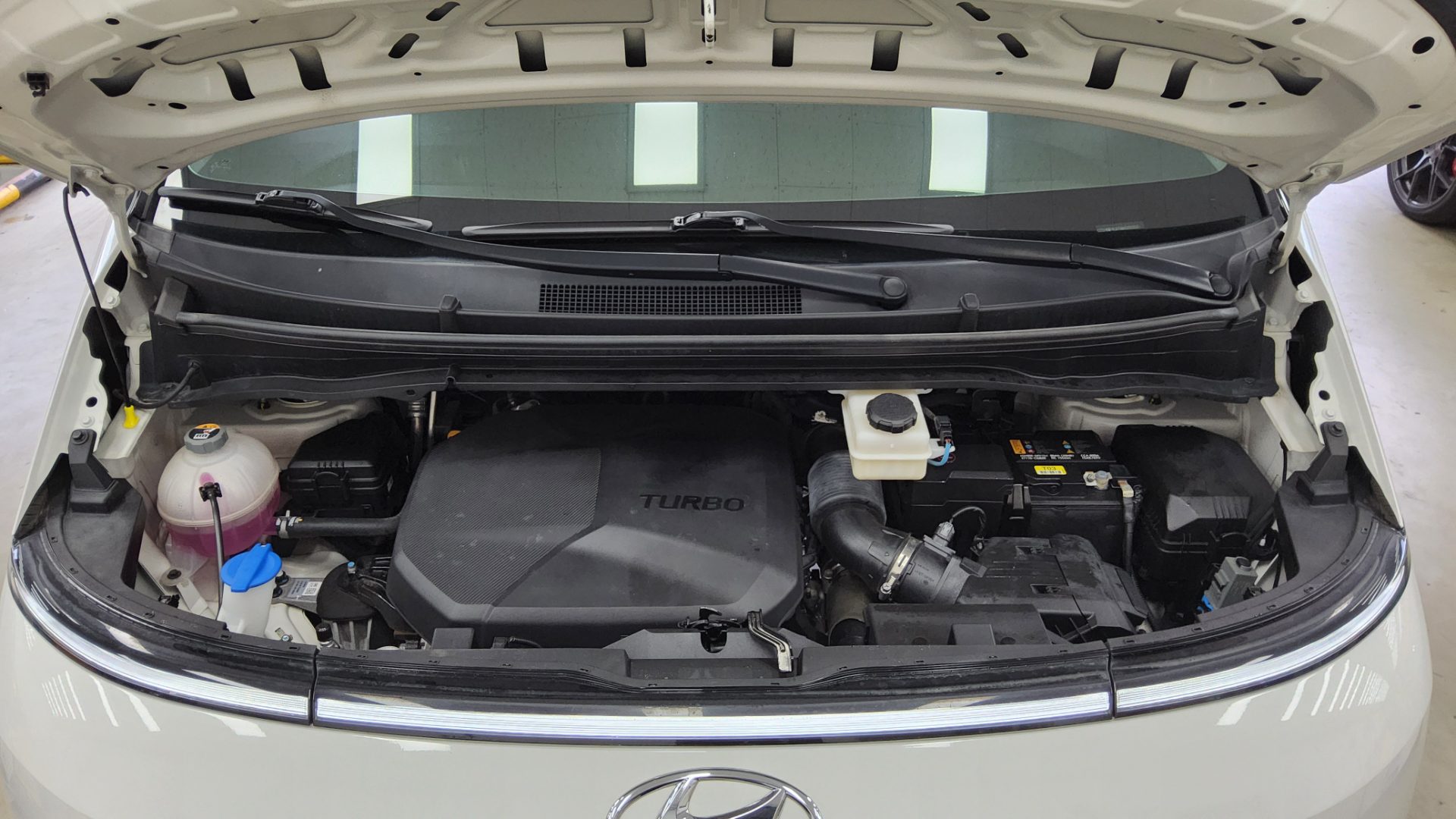 2023 - hyundai staria