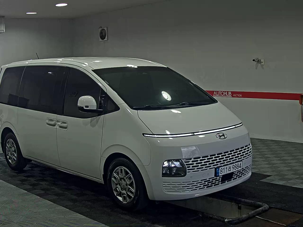 2023 - hyundai staria