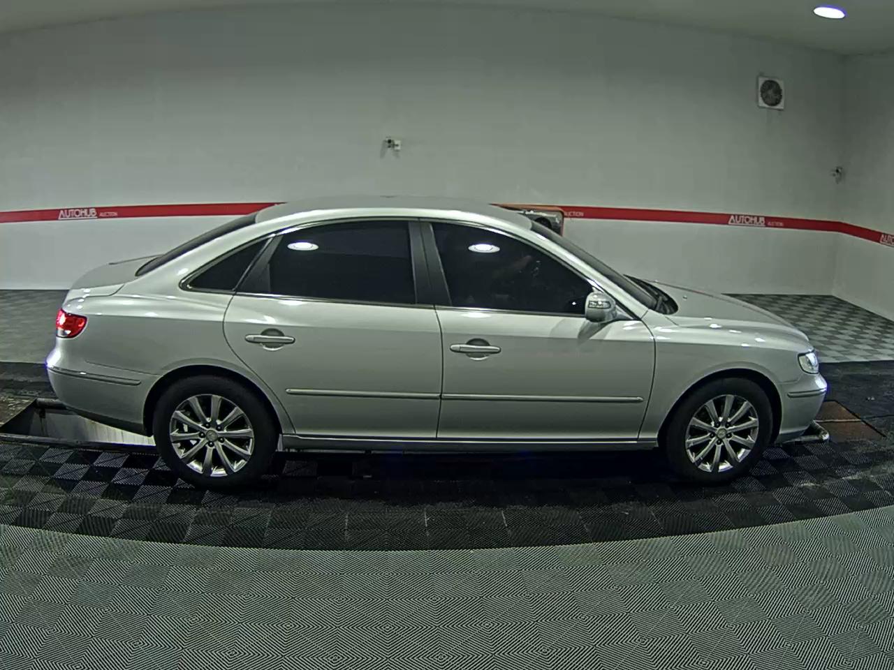 2010 - hyundai grandeur