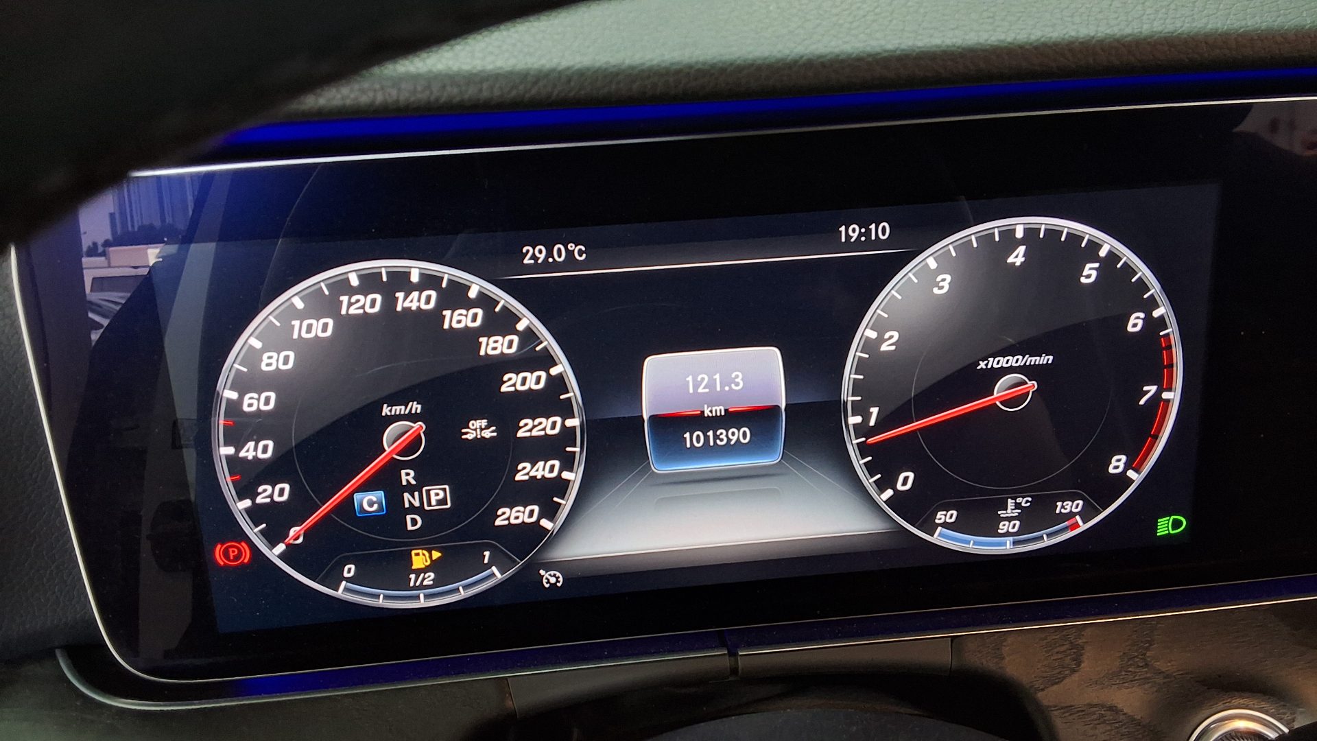 2019 - mercedes-benz e300