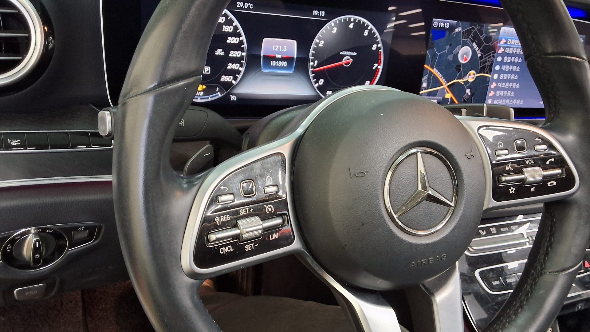 2019 - mercedes-benz e300