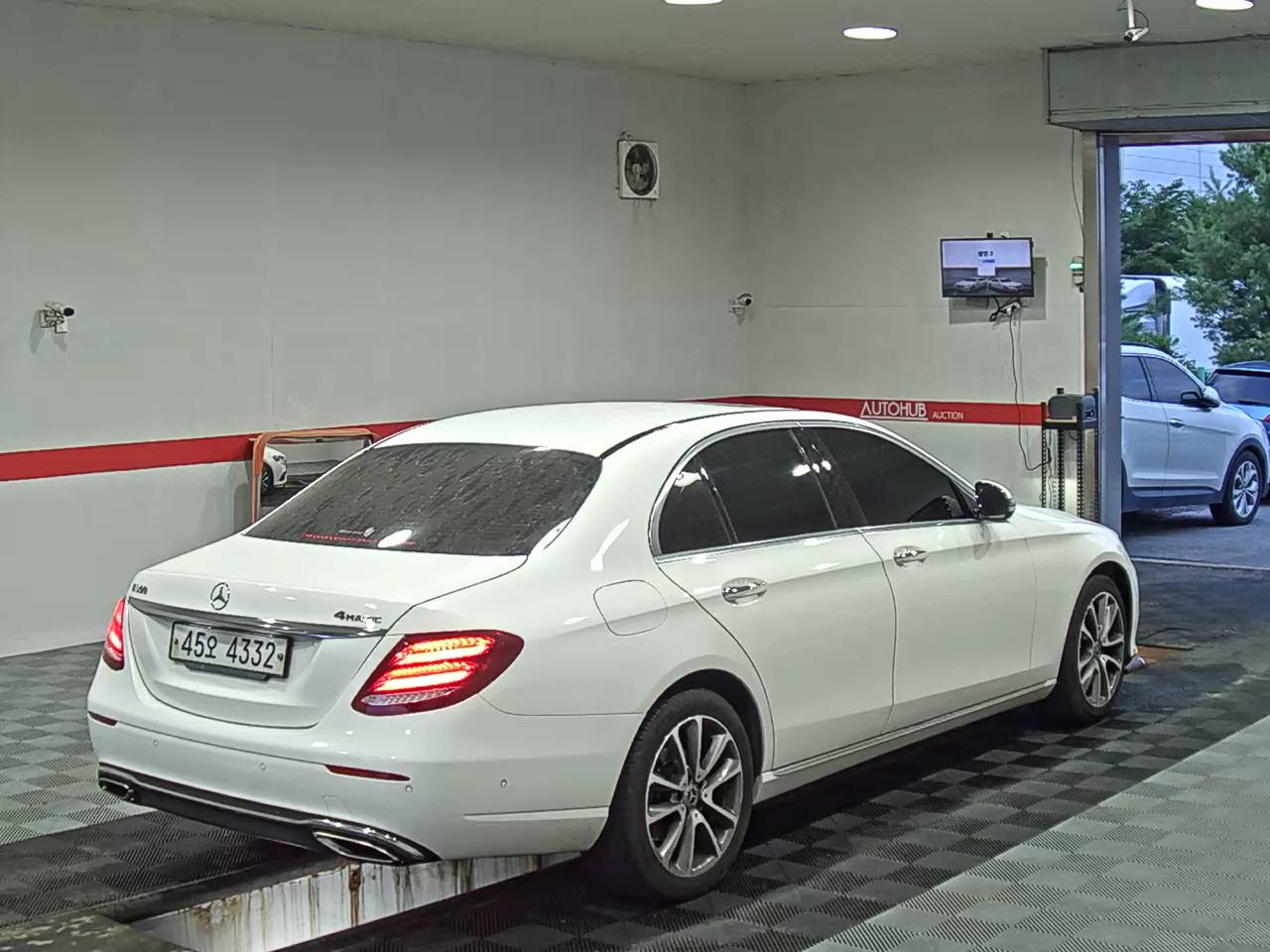 2019 - mercedes-benz e300