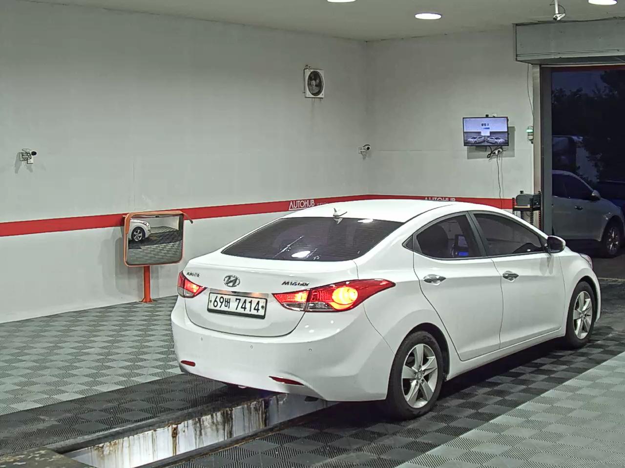 2012 - hyundai avante