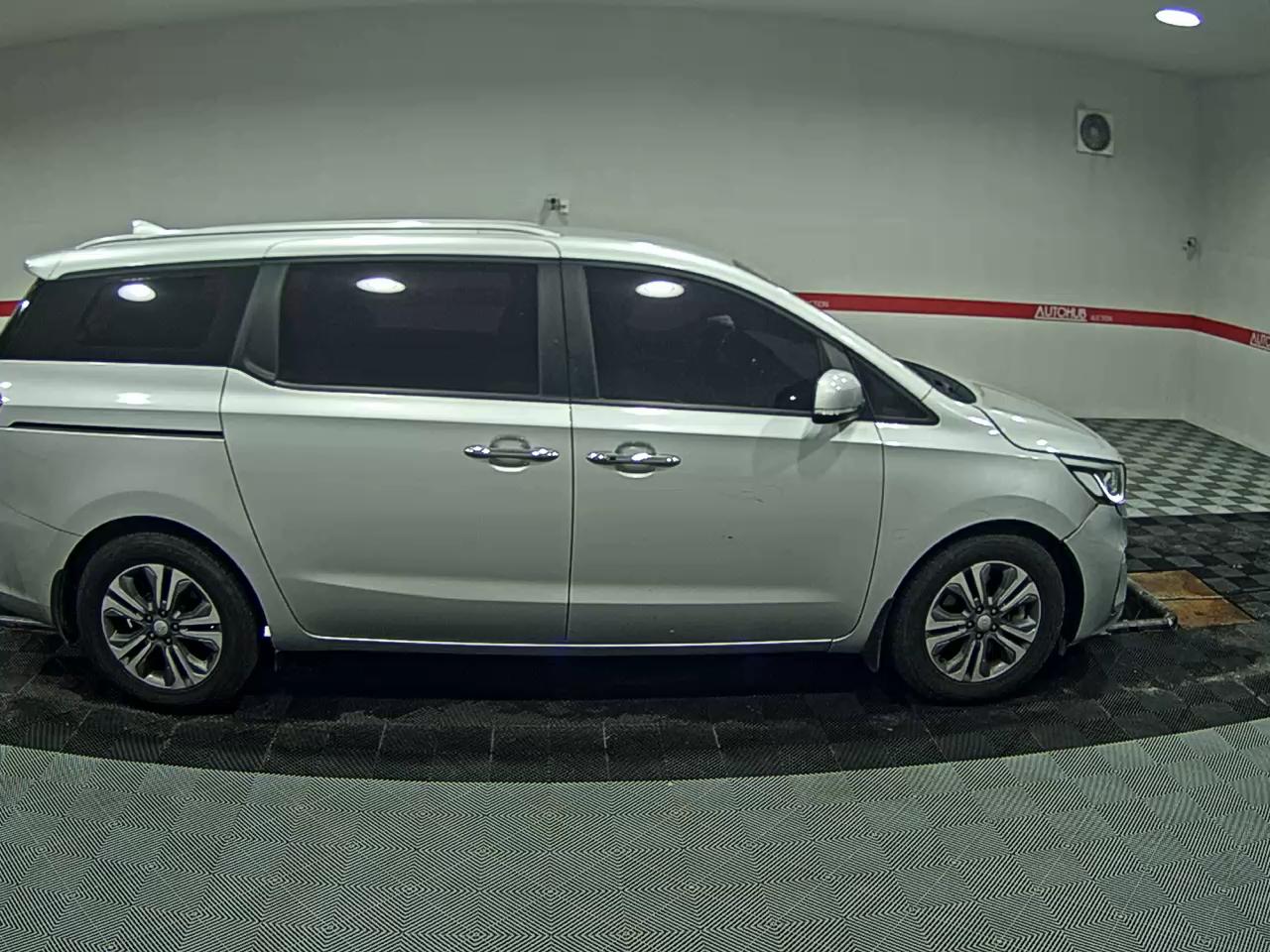 2020 - kia carnival