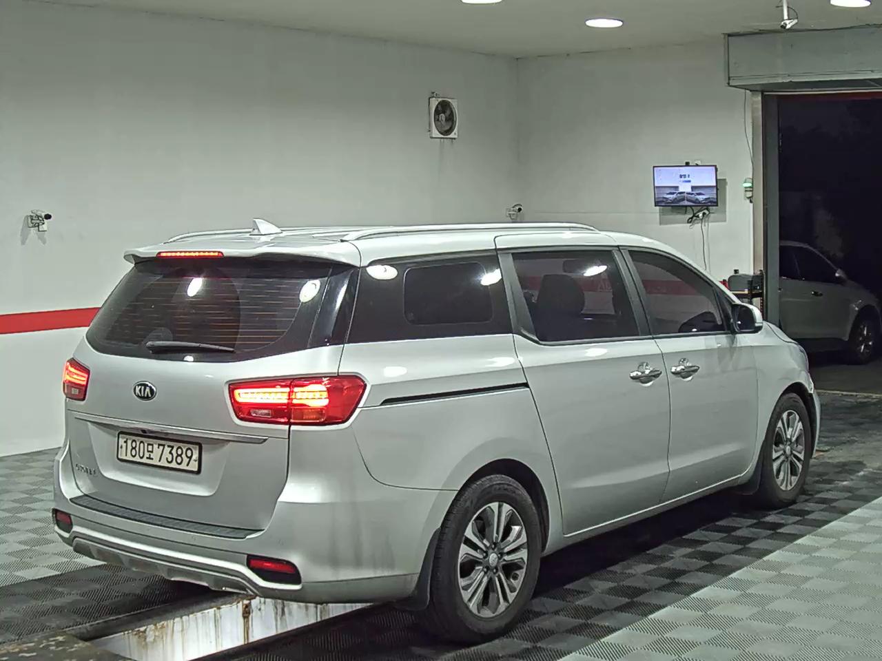 2020 - kia carnival