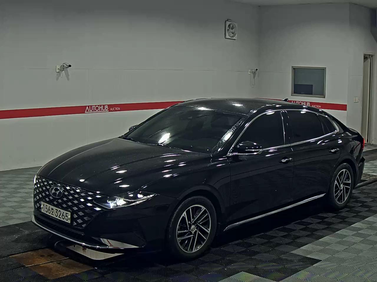 HYUNDAI GRANDEUR LPi RENTAL CAR