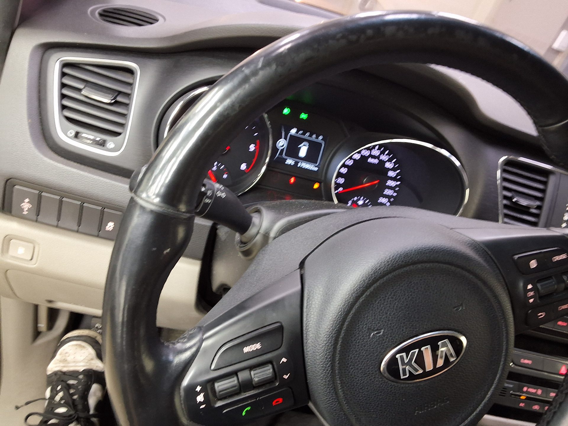 2017 - kia carnival