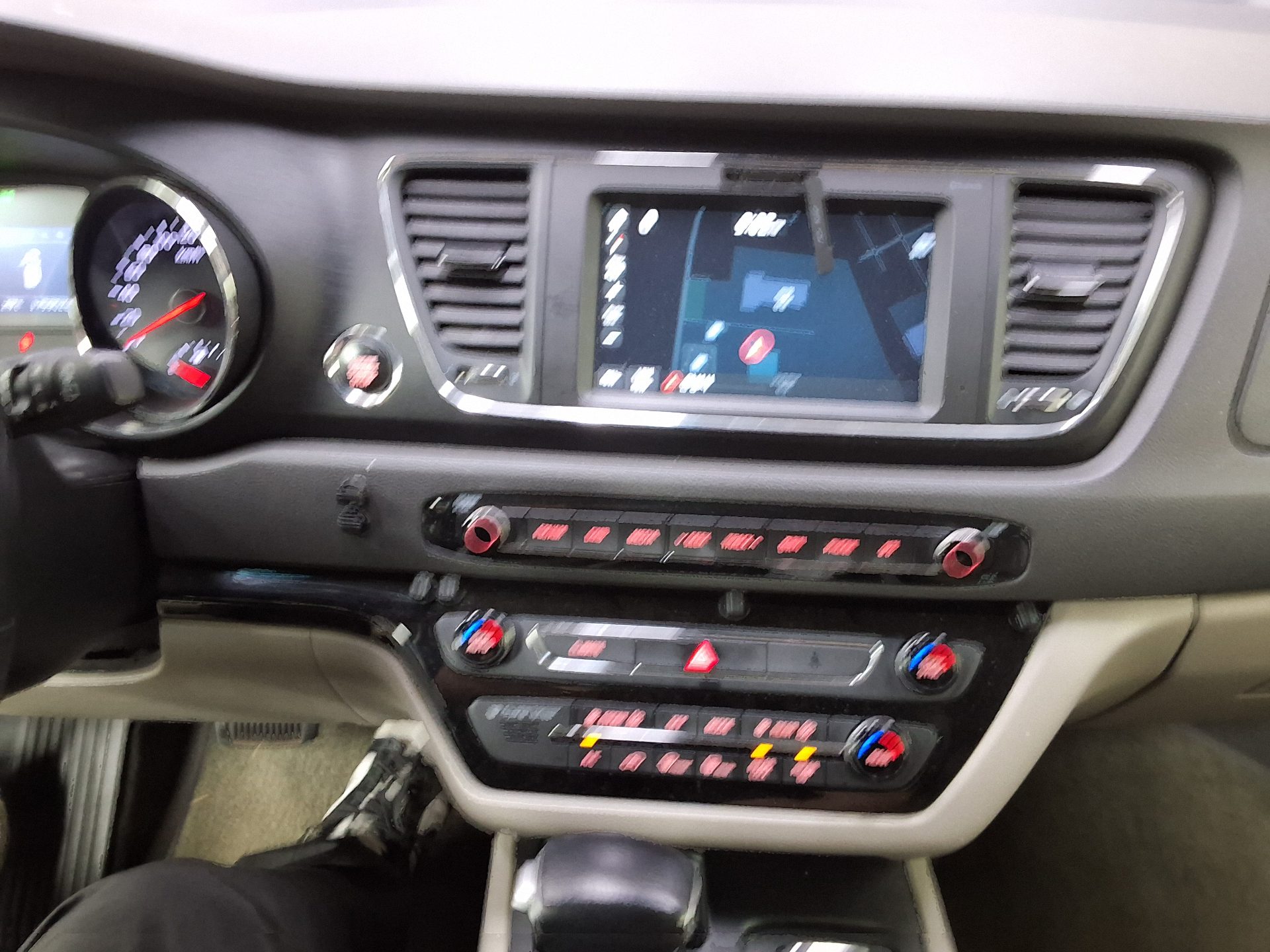 2017 - kia carnival