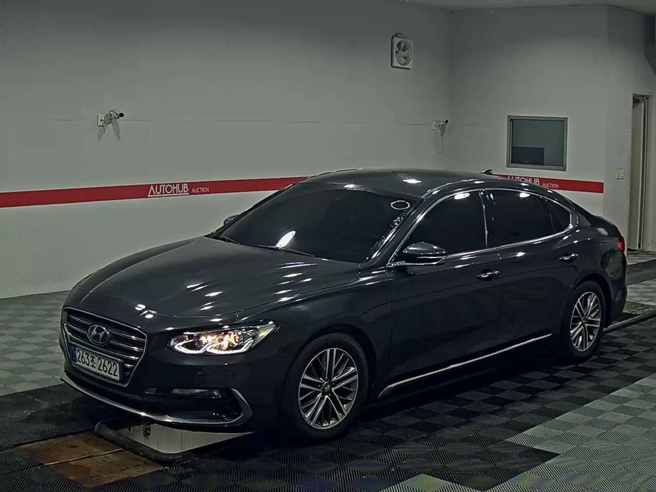 HYUNDAI GRANDEUR LPi RENTAL CAR