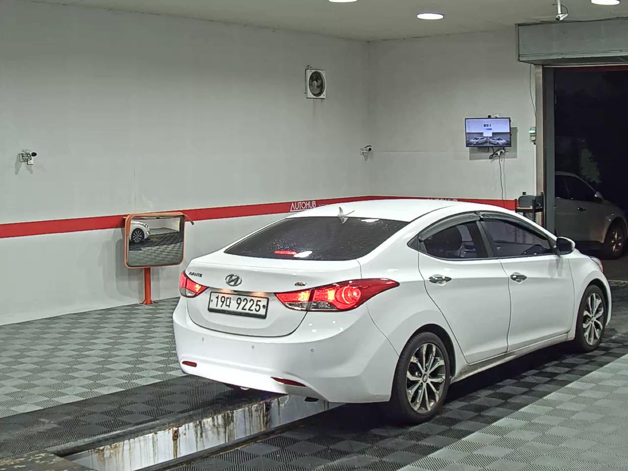 2014 - hyundai avante