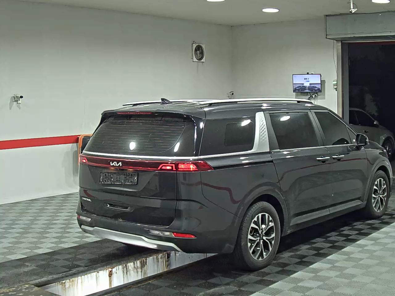 2023 - kia carnival