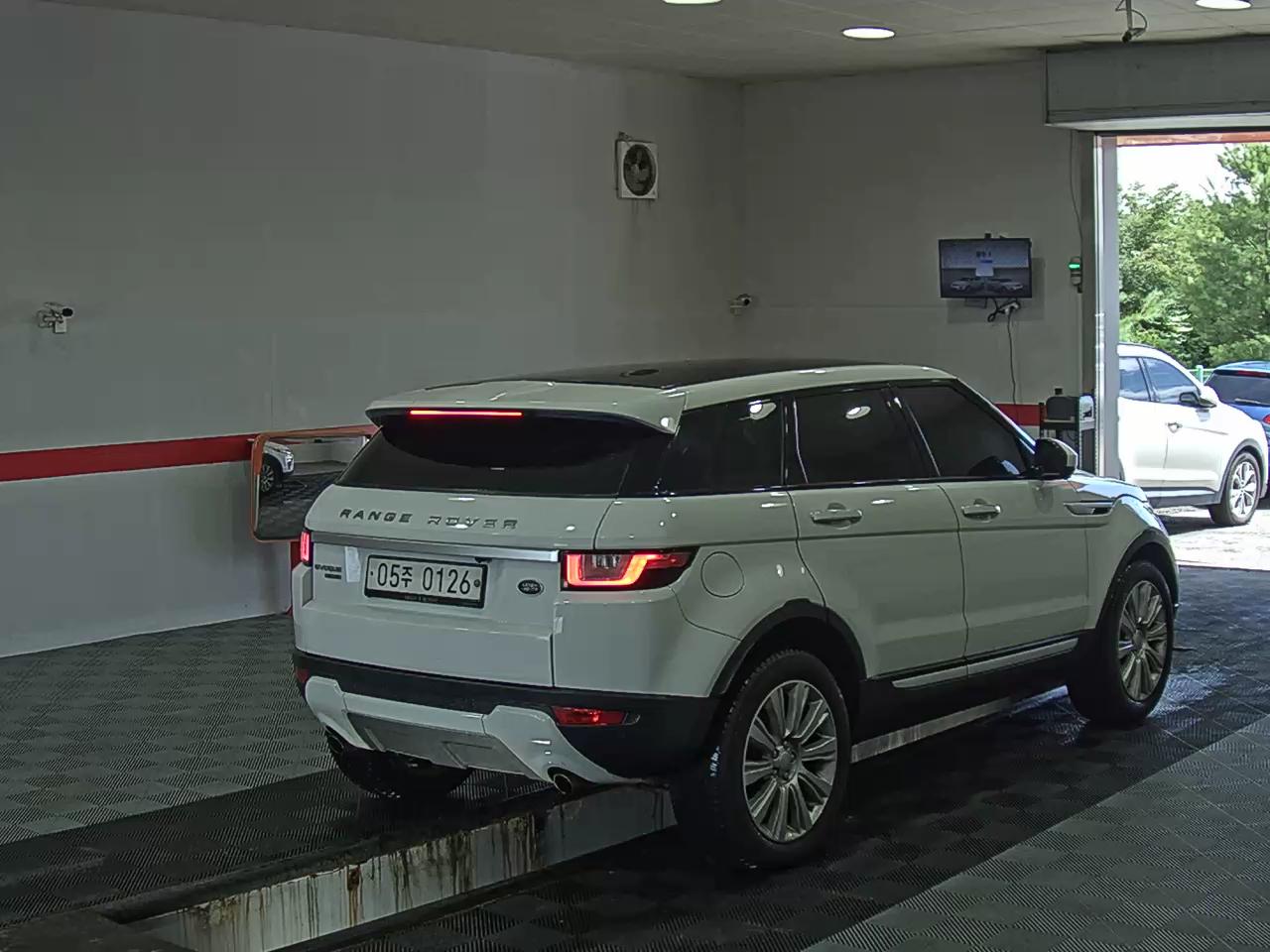 2016 - land rover range rover