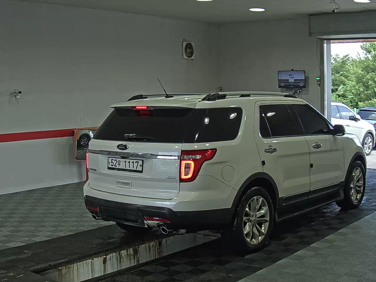 2014 - ford explorer